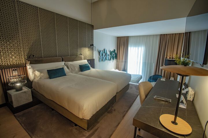 Room 15 of 94