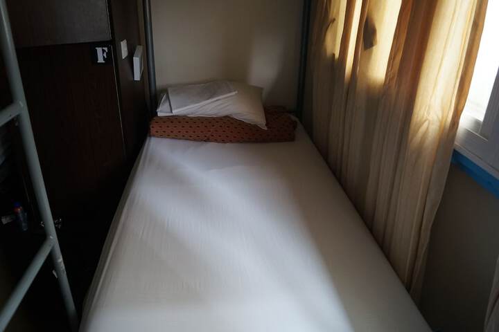 Room 10 of 35