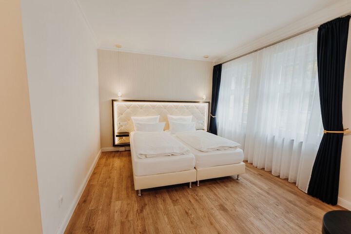 Room 30 of 98