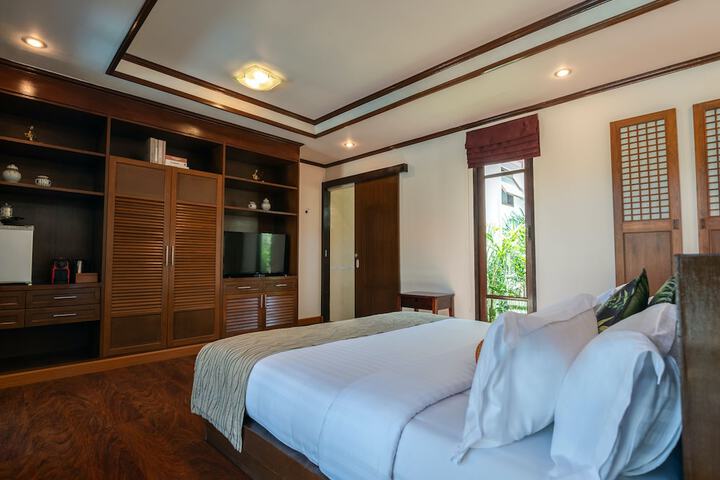 Room 27 of 74