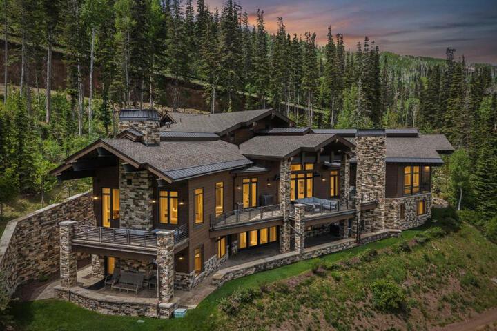 Exterior of Grandview at the Colony