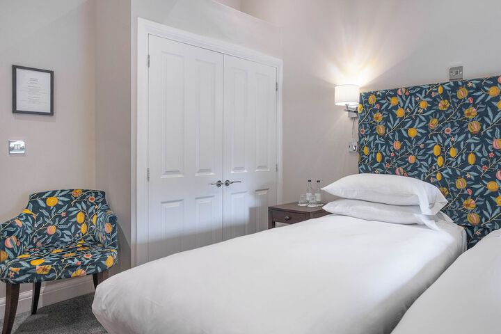 Room 10 of 90