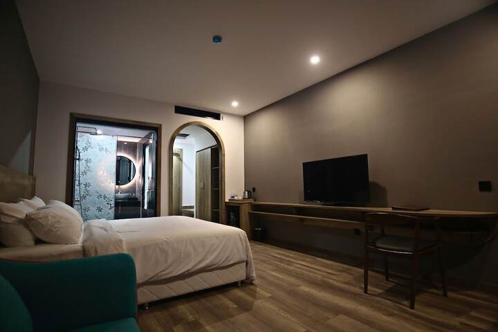 Room 9 of 38