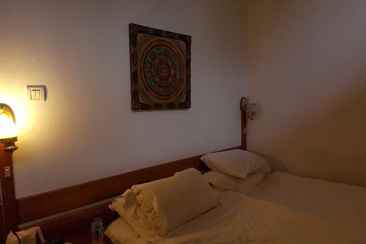 Room 4 of 20