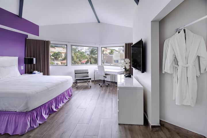 Room 4 of 40