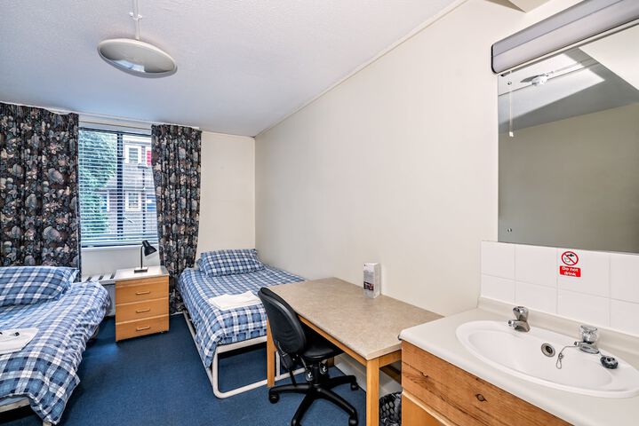 Room 52 of 83
