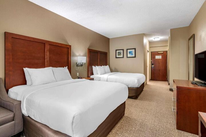 2 Queen Beds (5 of 11)