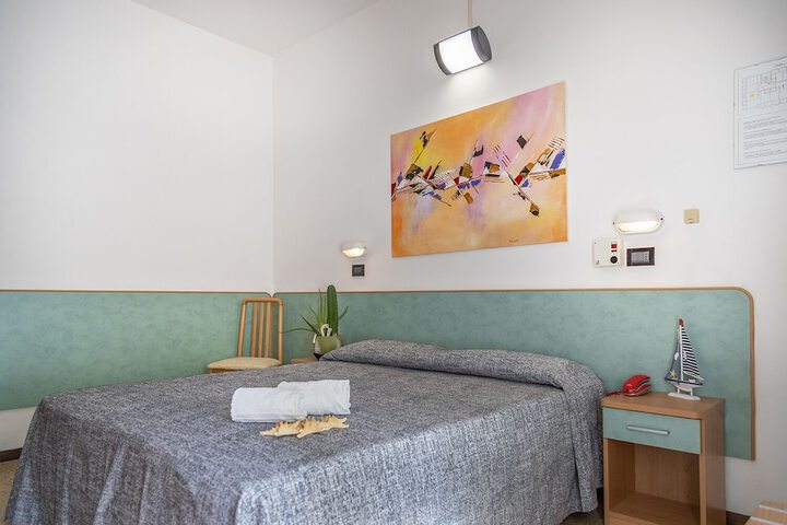 Room 3 of 42