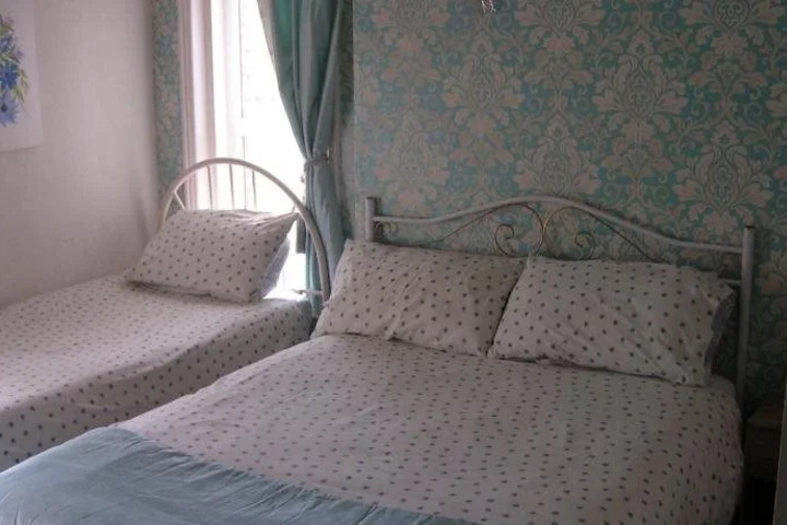 Room 8 of 14