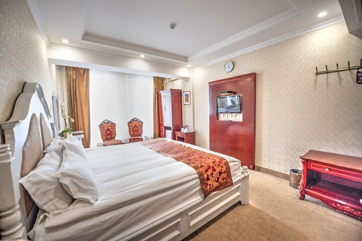 Room 5 of 37