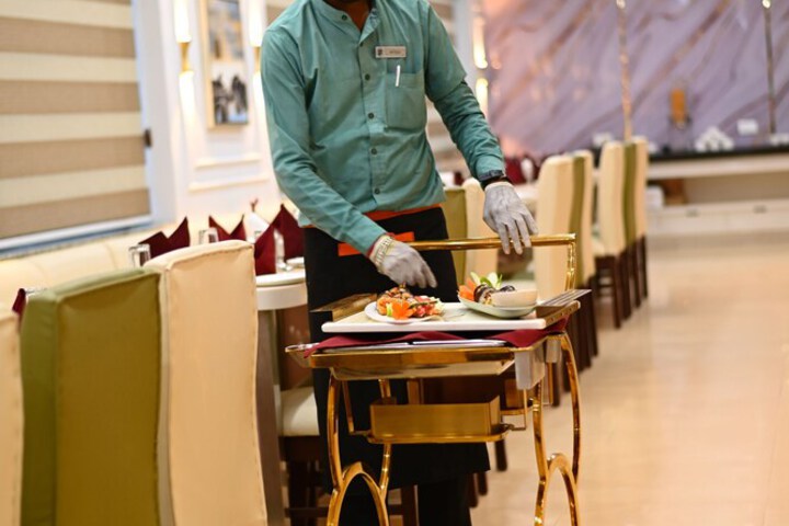 Dining 36 of 46