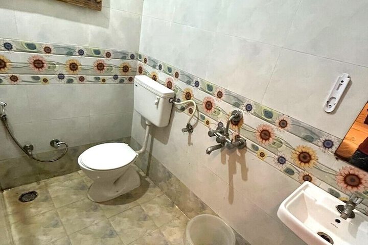 Room 18 of 25