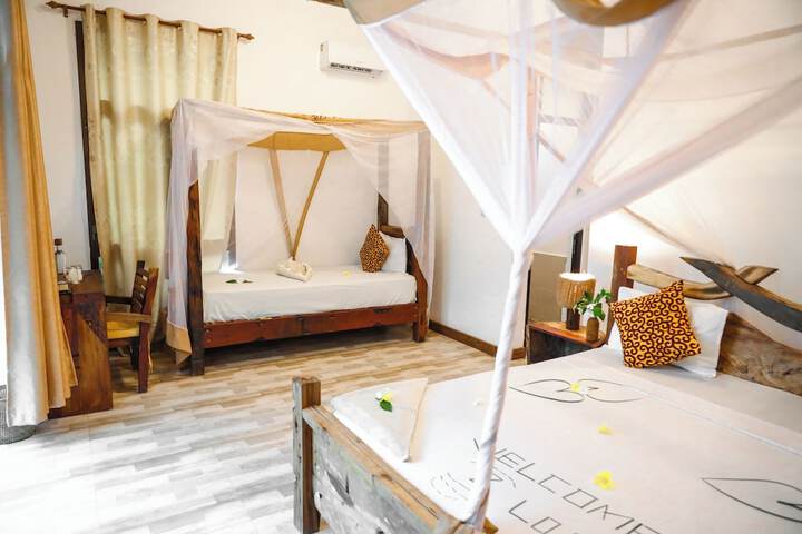 Room 29 of 293