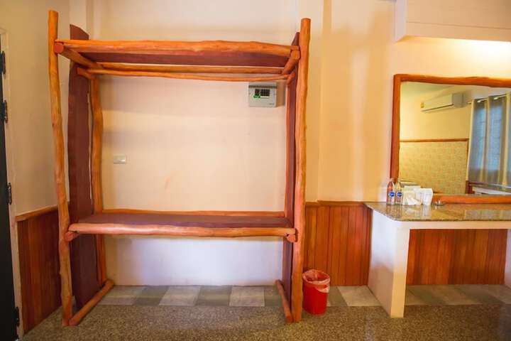 Room 8 of 17
