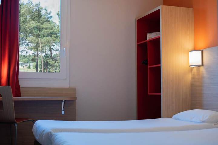 Room 5 of 65