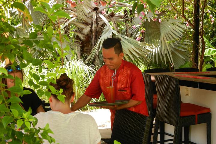 Dining 34 of 43