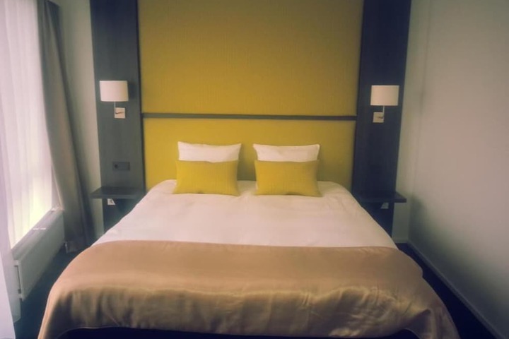Room 6 of 28