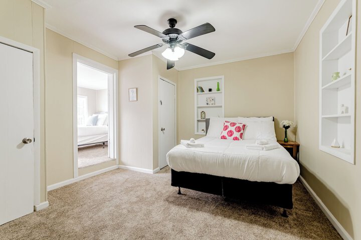 Room 4 of 27
