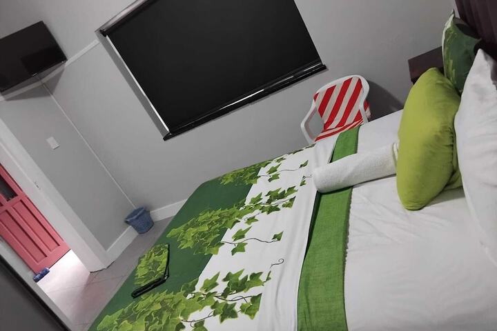 Room 4 of 13