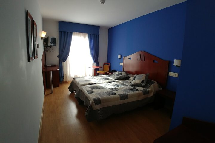 Room 4 of 37