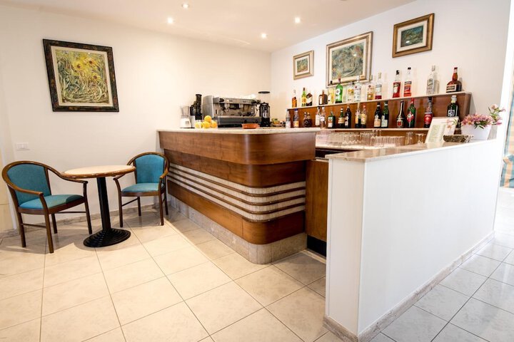 Lounge 66 of 87