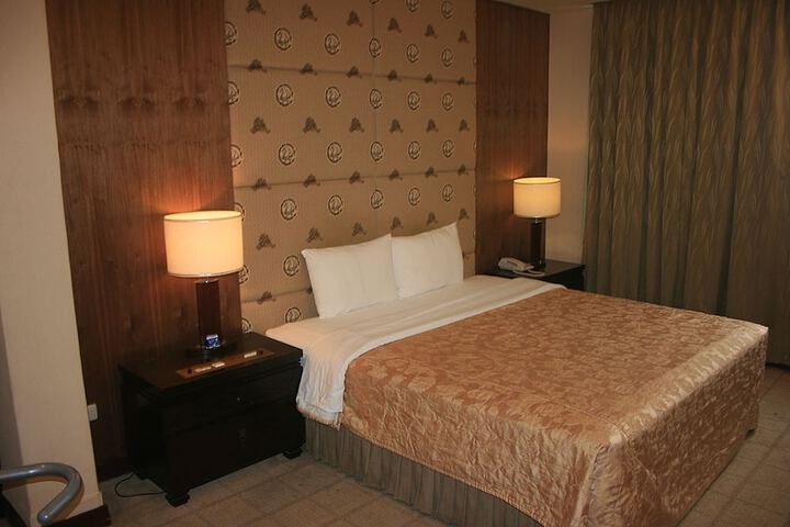 Room 7 of 10