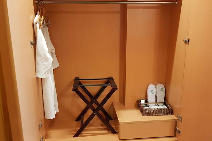 Room 9 of 39