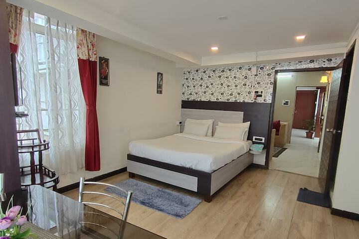 Room 4 of 34