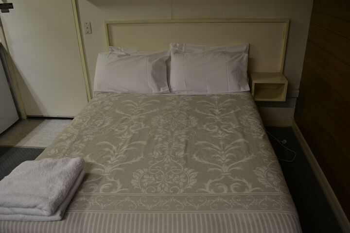 Room 13 of 44