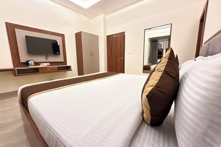 Room 2 of 5