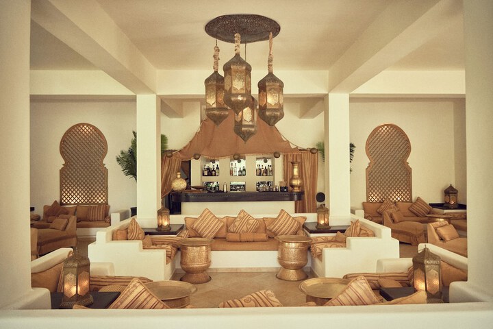 Lounge 53 of 70