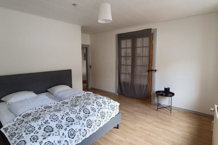 Room 28 of 83