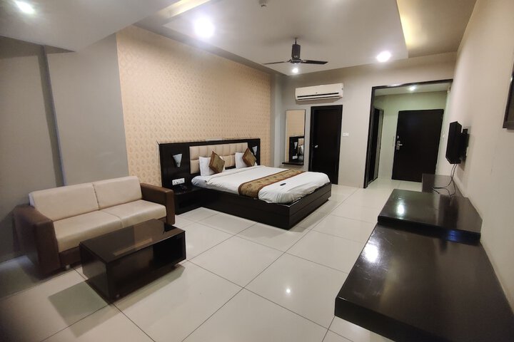 Room 5 of 15