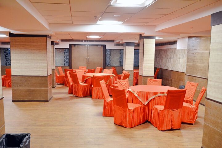 Ballroom/Hall 22 of 23