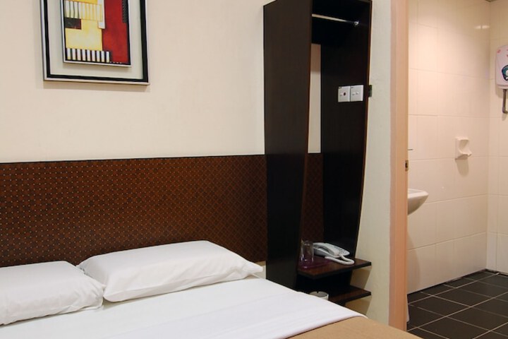 Room 8 of 12