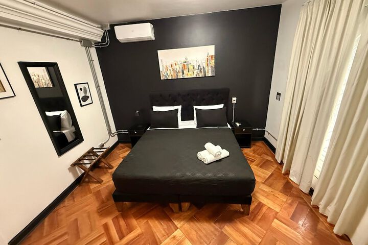 Room 9 of 28
