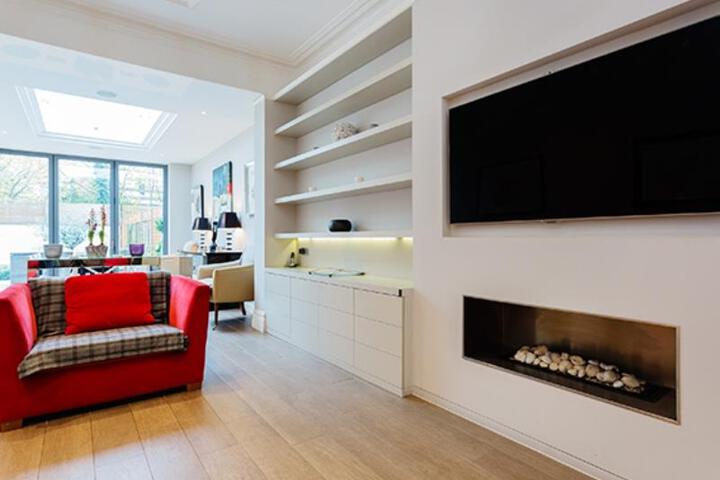 Veeve Gorgeous Family Home in Clapham Rodenhurst Road
