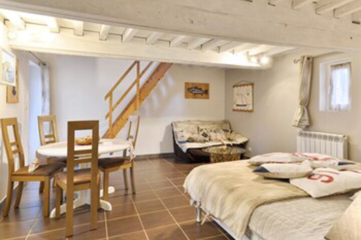 Room 93 of 108
