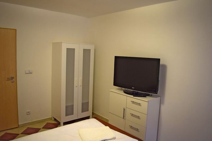 Room 13 of 90