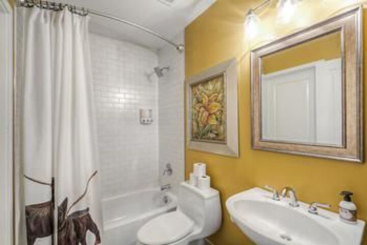 Room 4 of 18