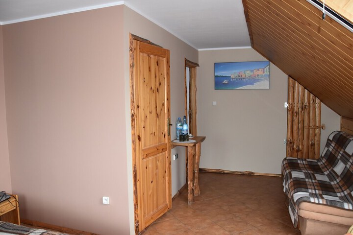 Room 9 of 68