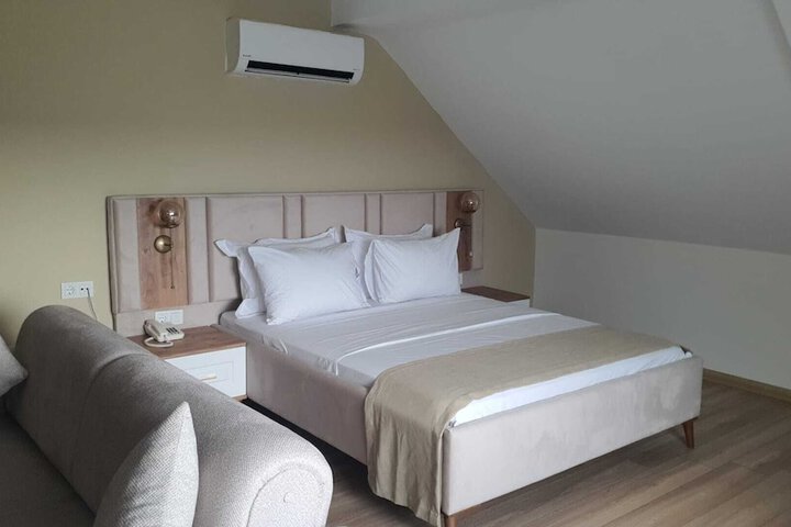 Room 5 of 23