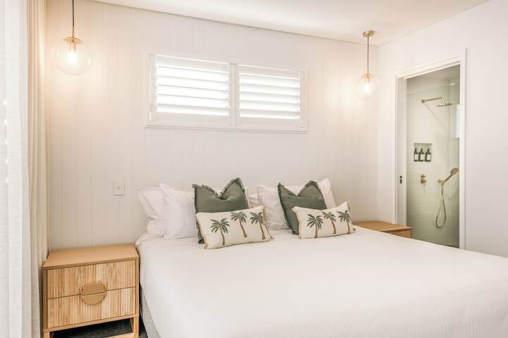 Room 33 of 193
