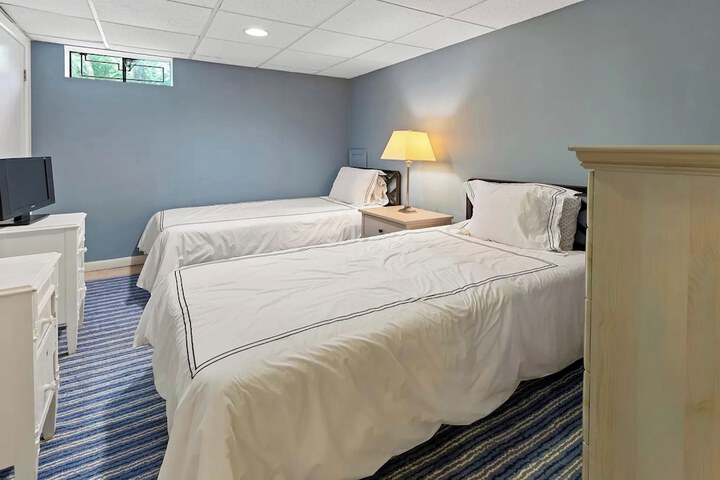 Room 7 of 25