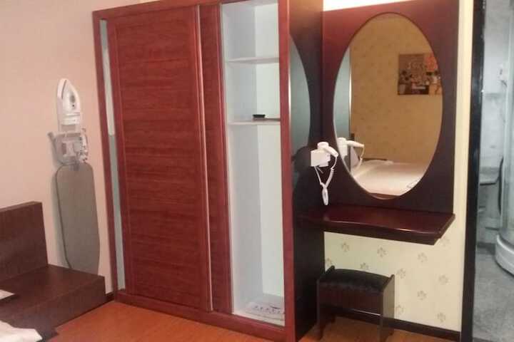 Room 37 of 59