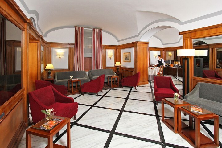 Entrance & Lobby