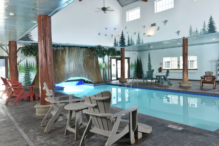 Indoor/outdoor pool