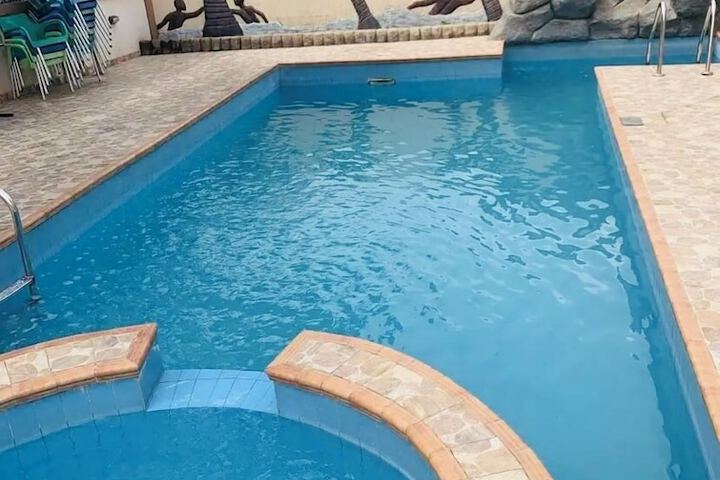 Pool 6 of 8