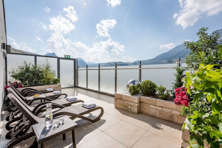 Sundeck 120 of 124