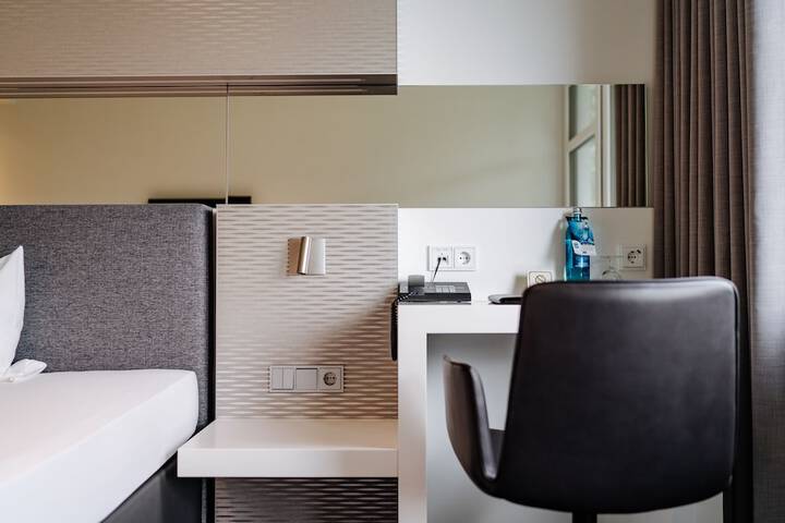 Room 6 of 34